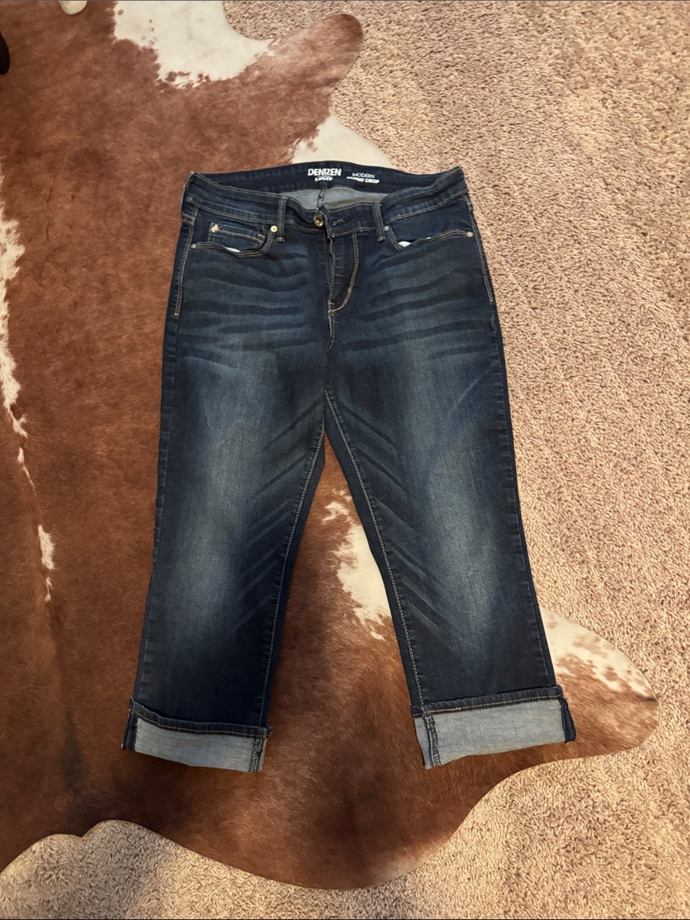 Women’s Levi' Denizen Dark Blue Ankle Crop Jeans in great condition!